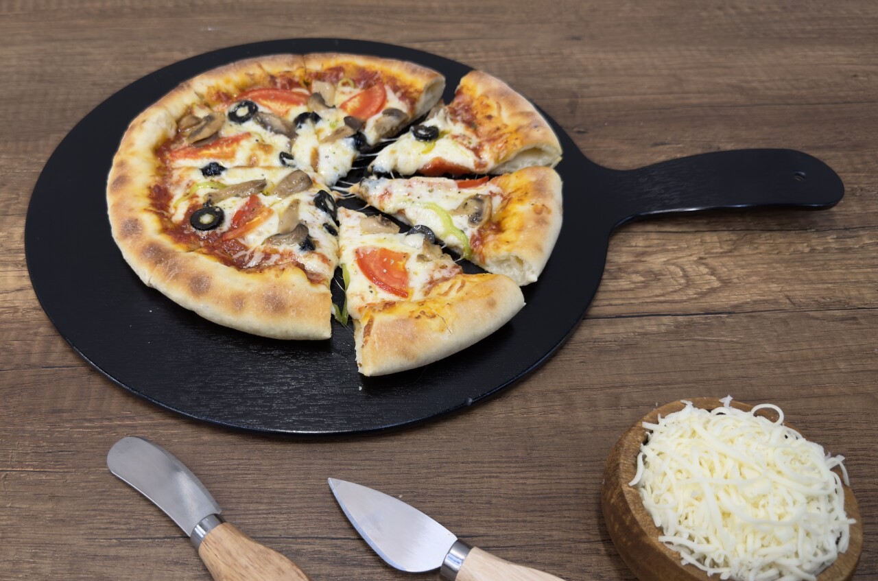 بيتزا محشية أطراف جبنة